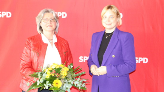 MaArja-Liisa Völlers gratuliert Anja Wahl zur Wahl